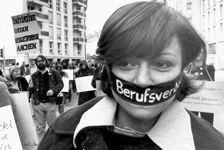 Sinnfällig und bildstark war der Protest gegen den „Radikalenerlass“ in den 70er Jahren (Foto: Klaus Rose)