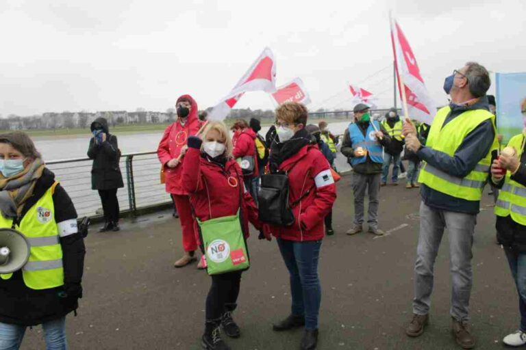 050303 Bildmeldung - Demo gegen Pflegekammer in NRW - - Im Bild