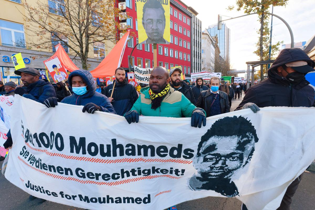 320402 zweiter Jahrestag - Gewalt mit System - Mouhamed Lamine Dramé, Polizeigewalt, Polizistenmörder, Prozess - Politik