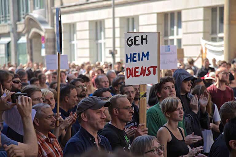 33080401 VS Gesetz - Was Menschen treiben … - Politik - Politik