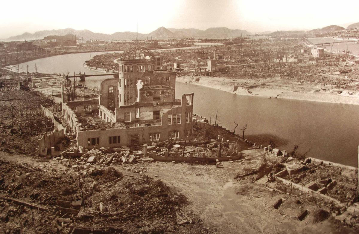 Hiroshima after the bomb 6018958296 - Hiroshima mahnt - Atomwaffen, Hiroshima, Kriegsgefahr, Nagasaki - Blog