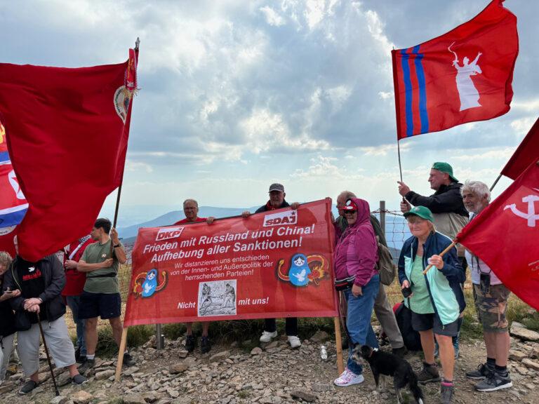 381502 Riesengebirge - Antifaschisten auf der Schneekoppe - Aktion - Aktion