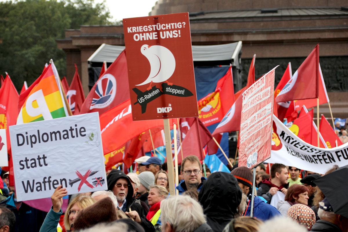 01 abschluss dkp - 39.999 für Frieden - Berlin, DKP, Friedensdemonstration, Friedenskampf, Jutta Kausch, Ralf Stegner, SDAJ - Politik