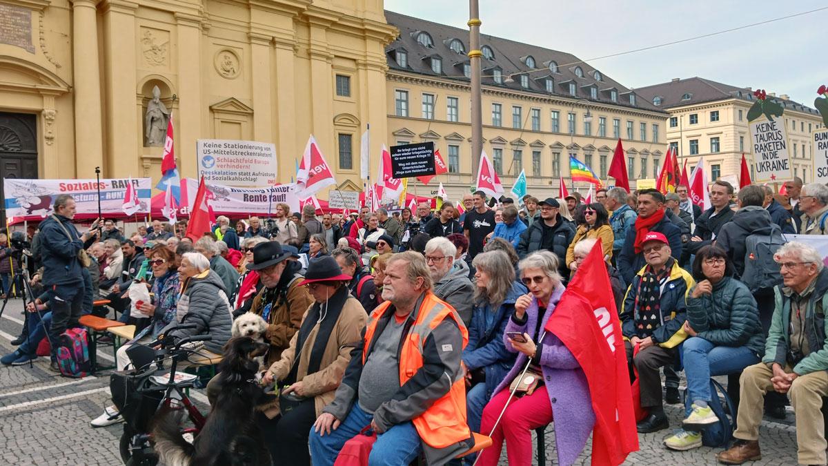 20241012 142128 - Soziales rauf – Rüstung runter! - Friedensbewegung, GEW München, Hamado Dipama, IG-Metall-Jugend München, Mark Ellmann, München, Münchner Friedensbündnis, Sinan Cokdergerli, Sinan Öztürk, ver.di München, Walter Listl - Blog