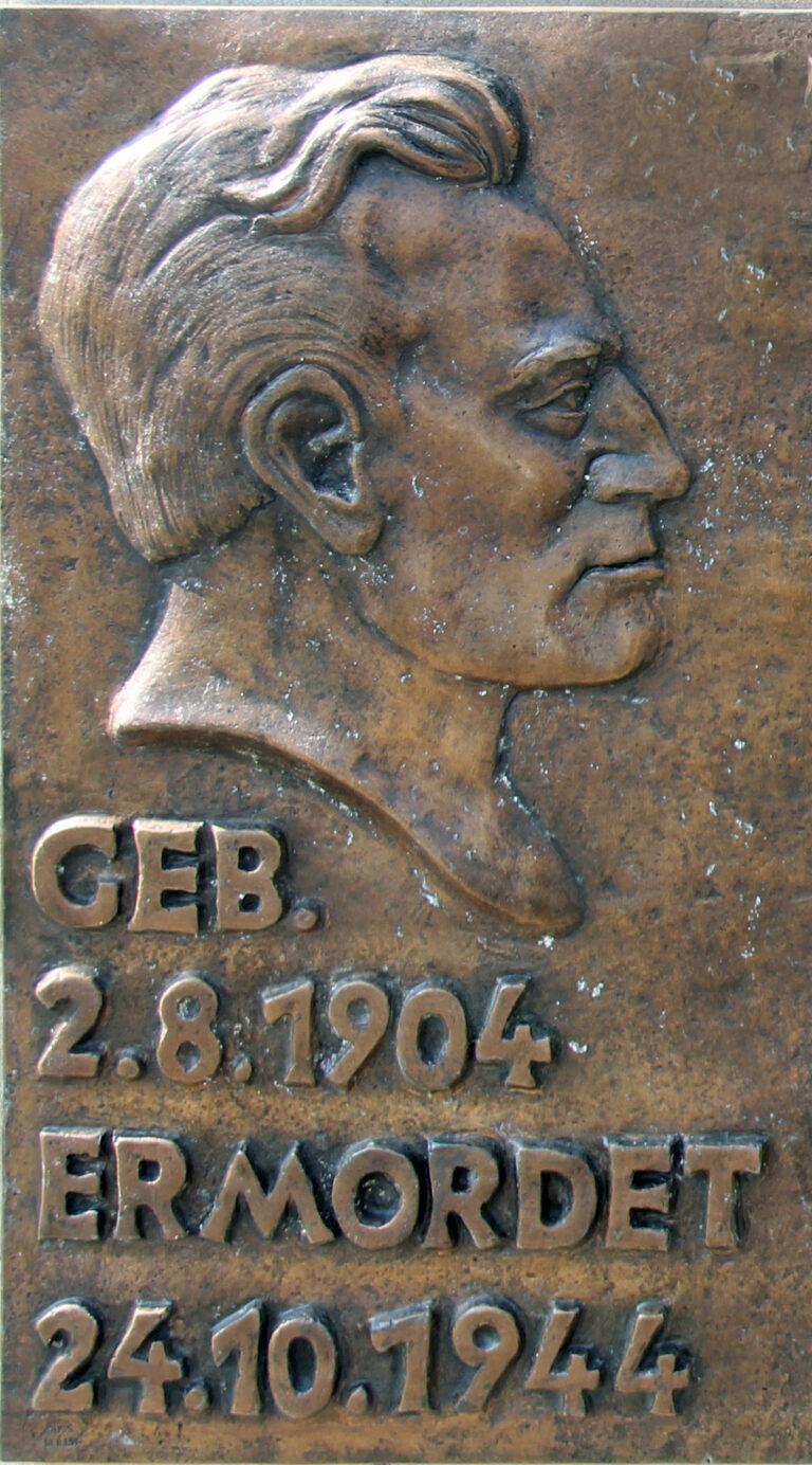 4016 Gedenktafel Mandrellaplatz 9 Koepen Werner Seelenbinder2 - Der Stärkere - Widerstandskämpfer - Widerstandskämpfer