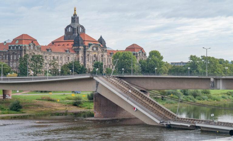 420801 Bruecke - „Passt nicht in diese Zeit“ - Politik - Politik