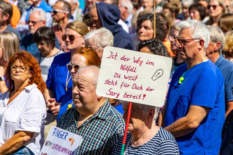 4301 Titel - Immer mehr für immer weniger - Wirtschaft & Soziales - Wirtschaft & Soziales