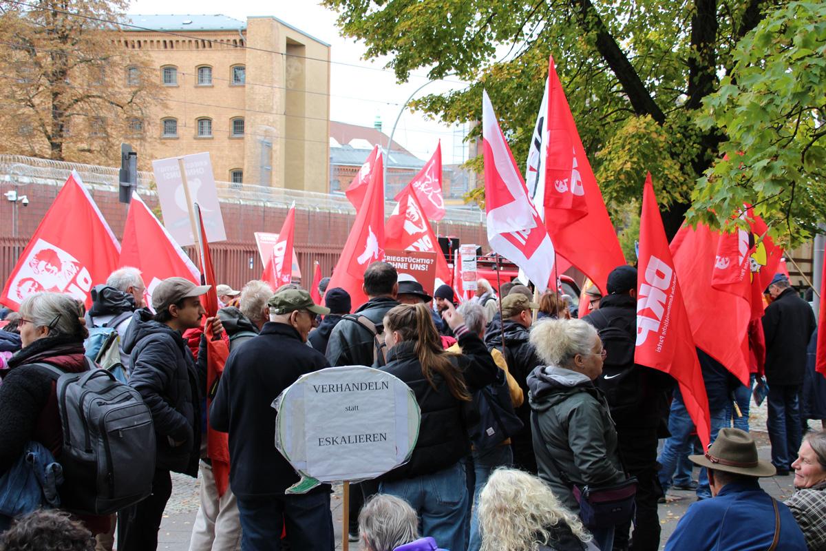 Auftakt Alt Moabit 7 DKP - 40.000 für Frieden - 3. Oktober, Aufstand für Frieden, Berlin, Großdemonstration, Internationale Solidarität, Nein zu Krieg und Hochrüstung! - Blog