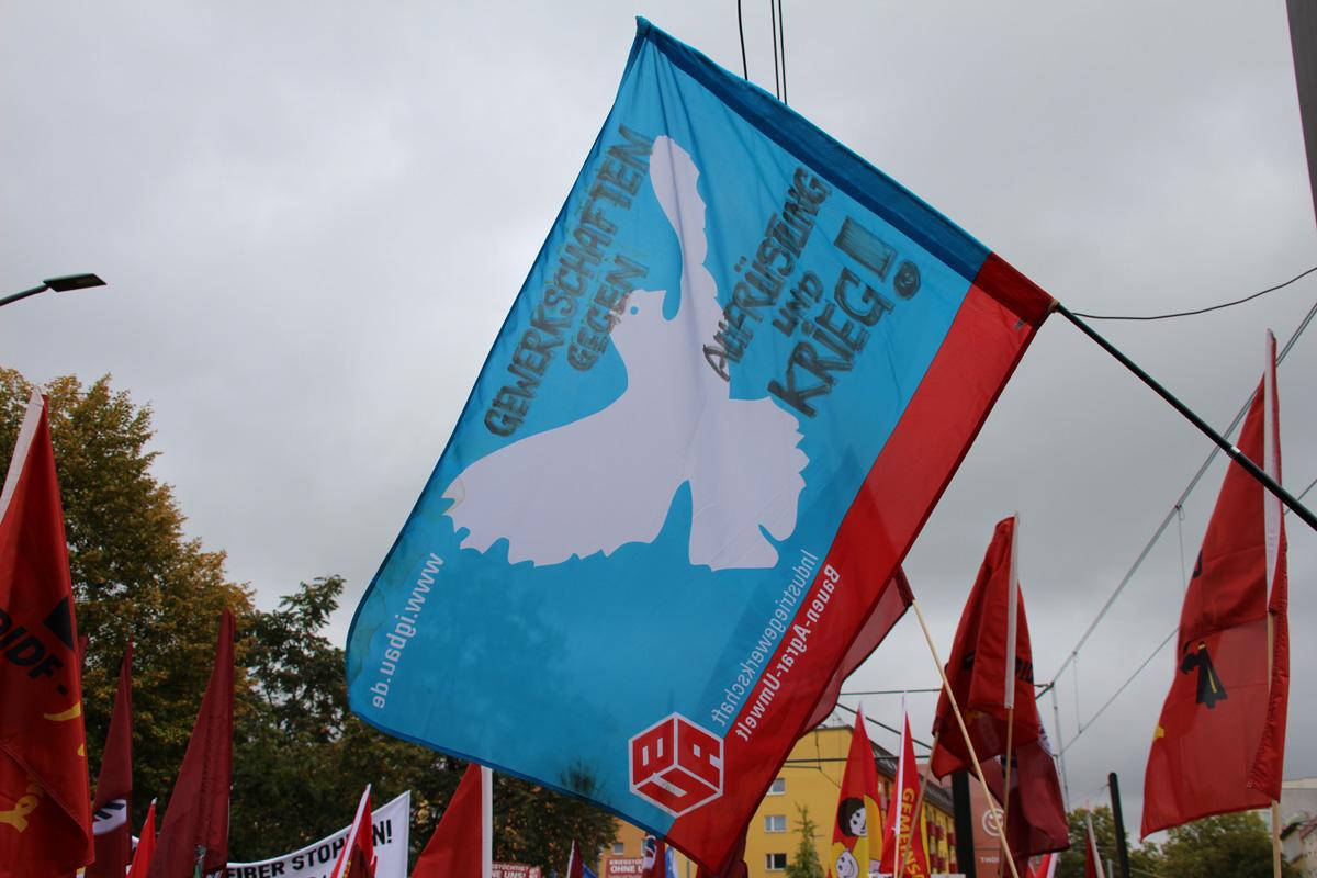 Auftakt Alt Moabit 9 IG BAU - 40.000 für Frieden - 3. Oktober, Aufstand für Frieden, Berlin, Großdemonstration, Internationale Solidarität, Nein zu Krieg und Hochrüstung! - Blog