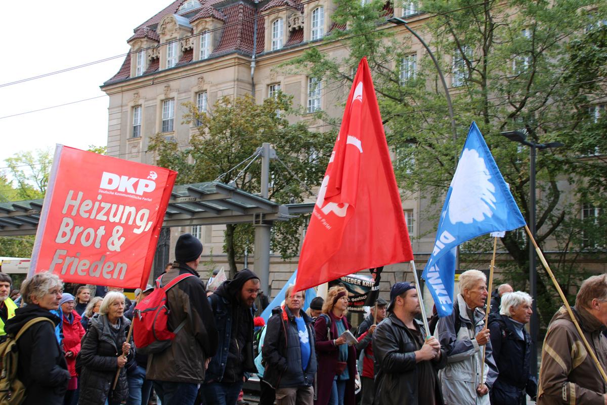 Auftakt Alt Moabit12 dkp - 40.000 für Frieden - 3. Oktober, Aufstand für Frieden, Berlin, Großdemonstration, Internationale Solidarität, Nein zu Krieg und Hochrüstung! - Blog