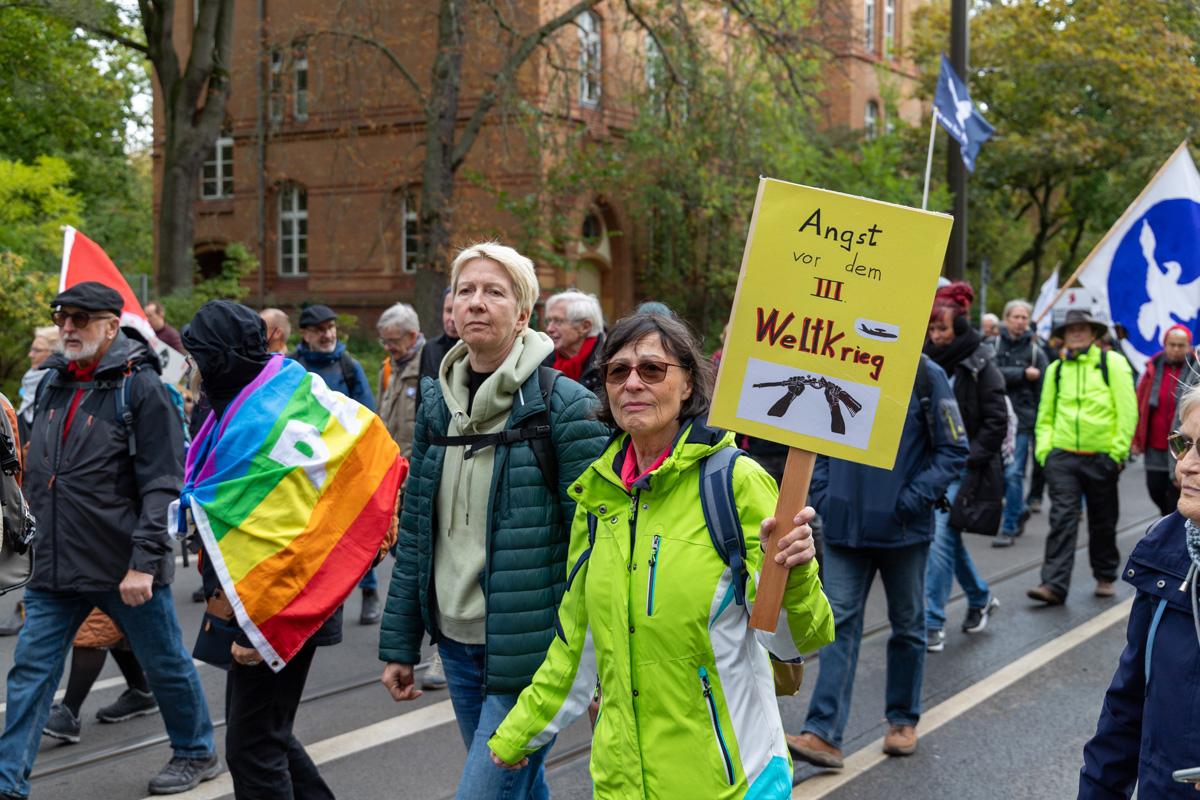 Berlin Demo 3WK Reiner Engels - 40.000 für Frieden - 3. Oktober, Aufstand für Frieden, Berlin, Großdemonstration, Internationale Solidarität, Nein zu Krieg und Hochrüstung! - Blog