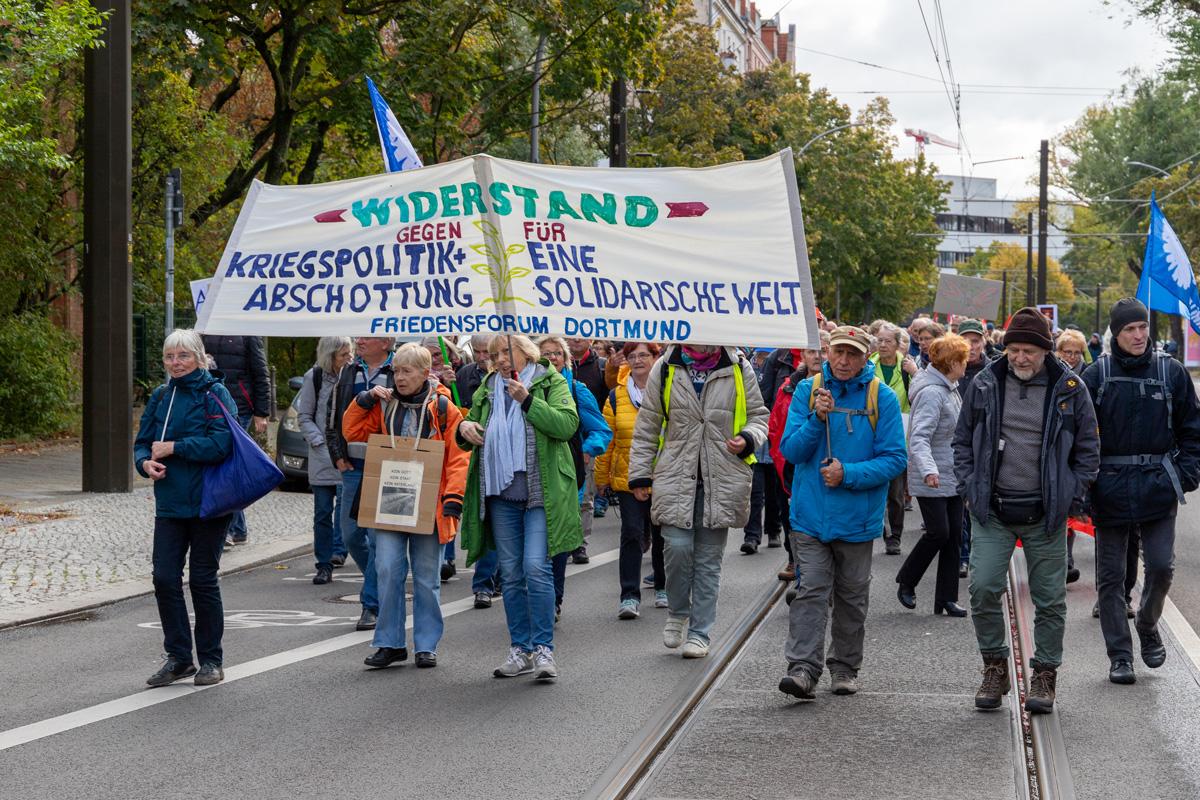 Berlin Demo Dortmund Reiner Engels - 40.000 für Frieden - 3. Oktober, Aufstand für Frieden, Berlin, Großdemonstration, Internationale Solidarität, Nein zu Krieg und Hochrüstung! - Blog