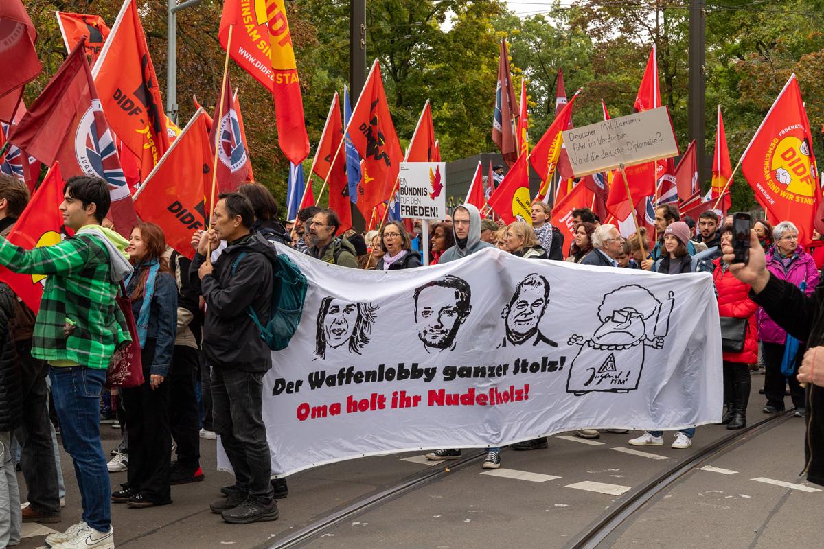 Berlin Demo IGM 16 Reiner Engels - 40.000 für Frieden - 3. Oktober, Aufstand für Frieden, Berlin, Großdemonstration, Internationale Solidarität, Nein zu Krieg und Hochrüstung! - Blog