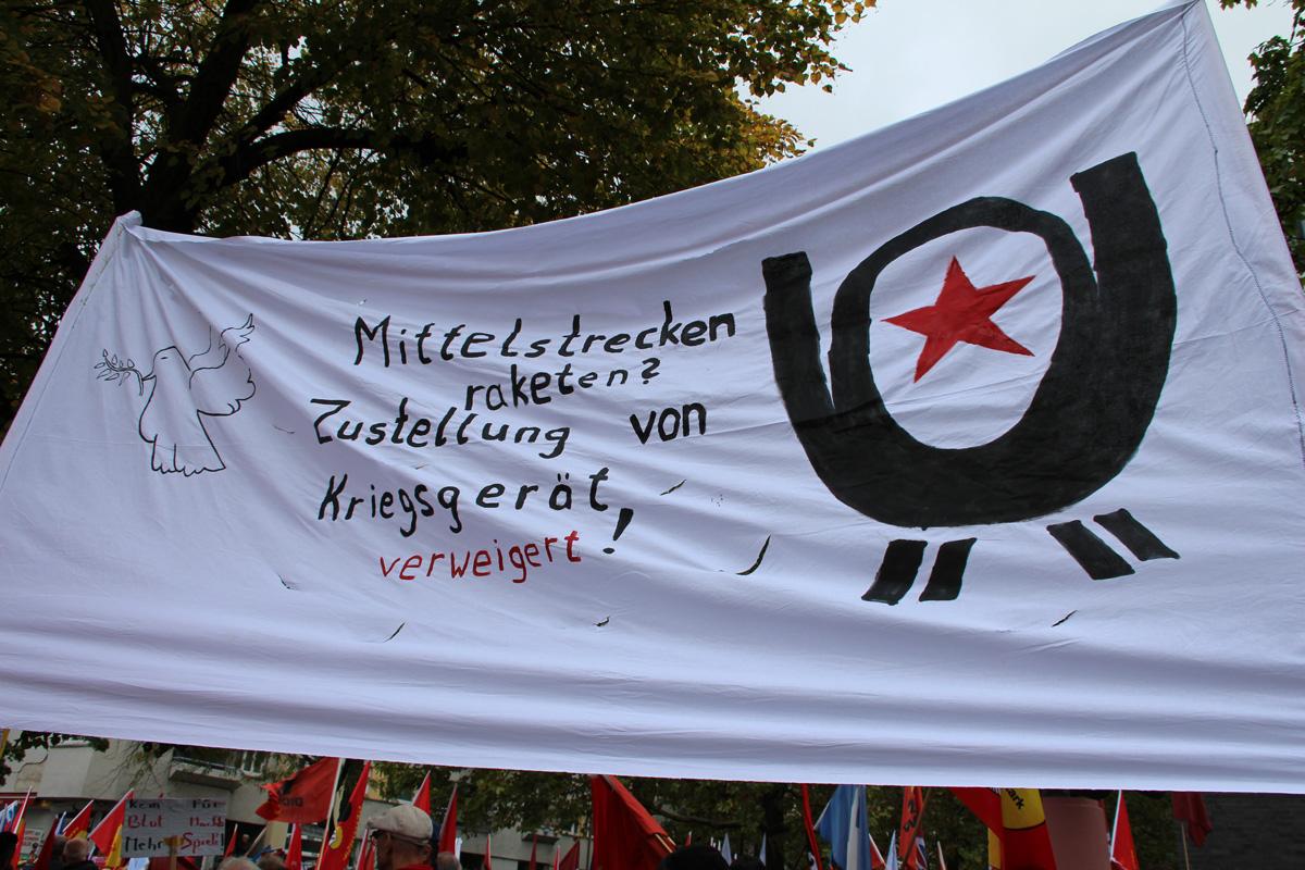 Berlin Demo Postler 15 - 40.000 für Frieden - 3. Oktober, Aufstand für Frieden, Berlin, Großdemonstration, Internationale Solidarität, Nein zu Krieg und Hochrüstung! - Blog