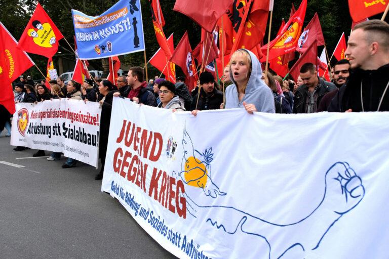 ORGI Friedensdemo Berlin 037 - Reaktion auf russische Bedrohung? - Bundesausschuss Friedensratschlag - Bundesausschuss Friedensratschlag