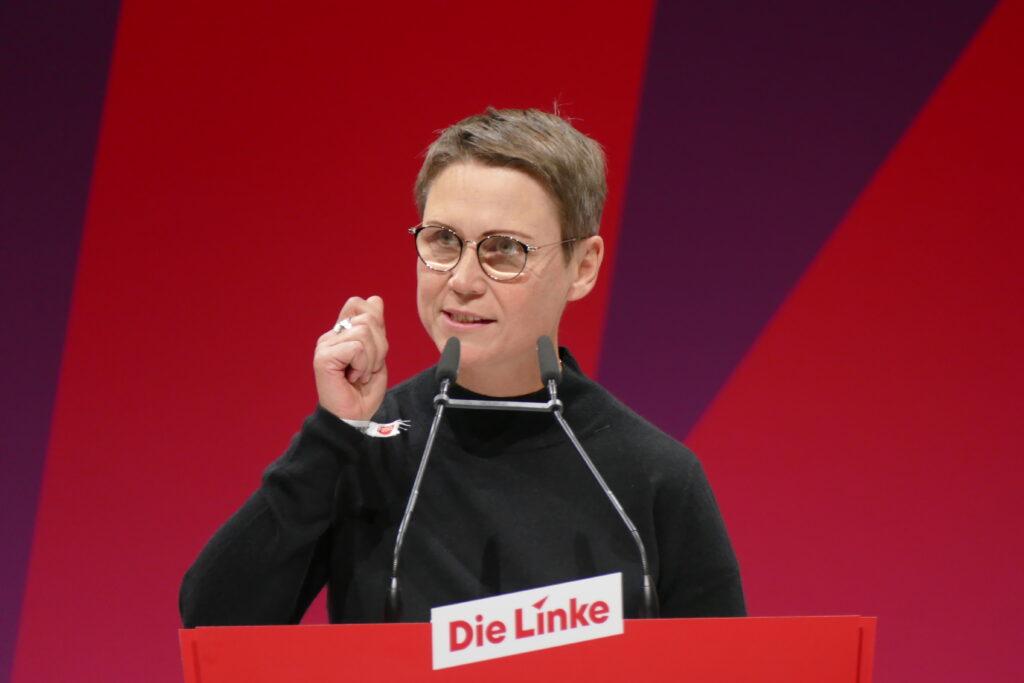 Ulrike - Gewerkschaften auf Frieden orientieren - -