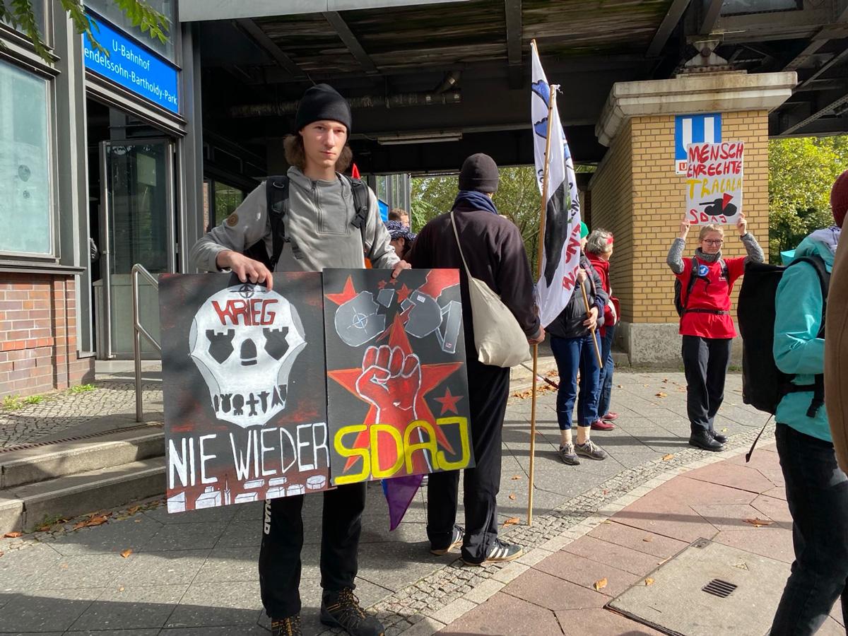 auftakt Berlin SDAJ - 40.000 für Frieden - 3. Oktober, Aufstand für Frieden, Berlin, Großdemonstration, Internationale Solidarität, Nein zu Krieg und Hochrüstung! - Blog