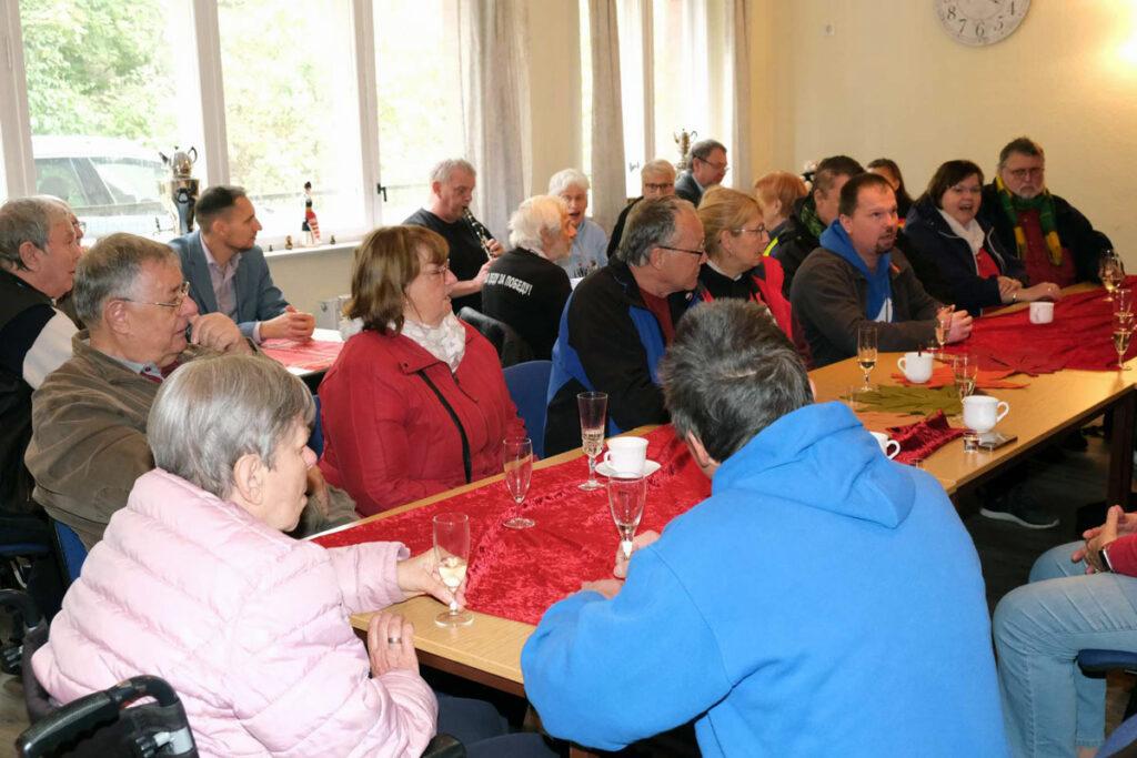 45151 - Mit Friedensküche und russischem Ensemble - DKP Clara Zetkin Königs Wusterhausen, Friedensfest - Aktion