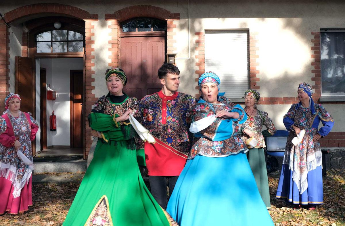 45154 - Mit Friedensküche und russischem Ensemble - DKP Clara Zetkin Königs Wusterhausen, Friedensfest - Aktion