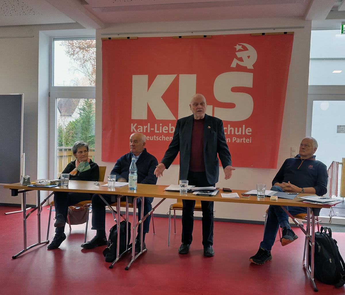 4815 02 - Kommunarden befragen - DDR, Hans Bauer, Karl-Liebknecht-Schule, Matthias Werner, Monika Strauß, Richard Höhmann - Aktion