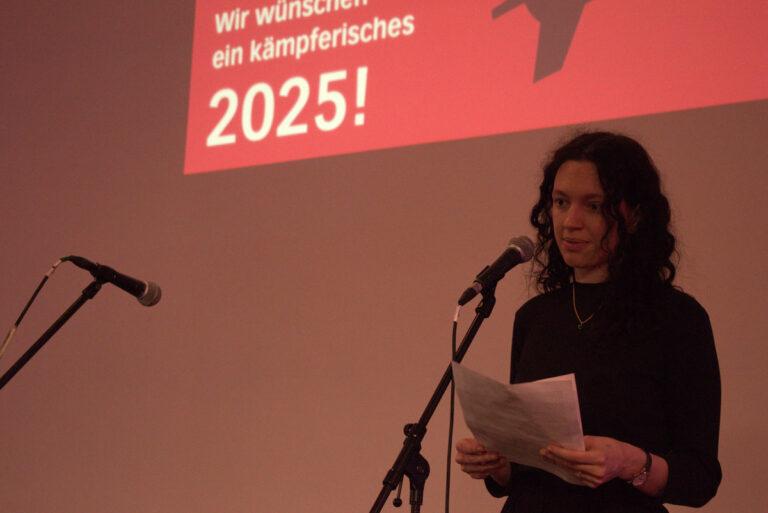 DSC 0324 - Mit Liebknechts eiserner Entschlossenheit - Andrea Hornung, Karl Liebknecht, LL2025, SDAJ - Anzeigen