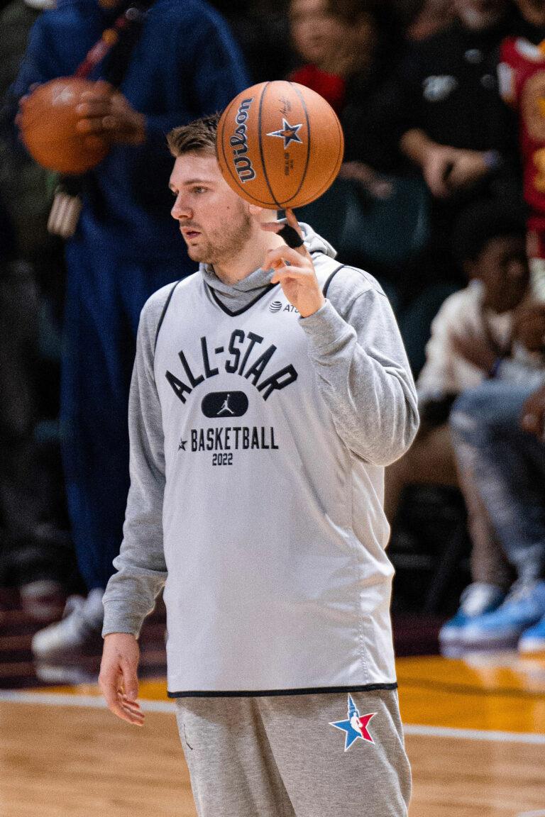 0616 Luka Doncic 51914980896 - Außer Kontrolle - Basketball, Dallas Mavericks, Los Angeles Lakers, Luka Doncic - Kultur