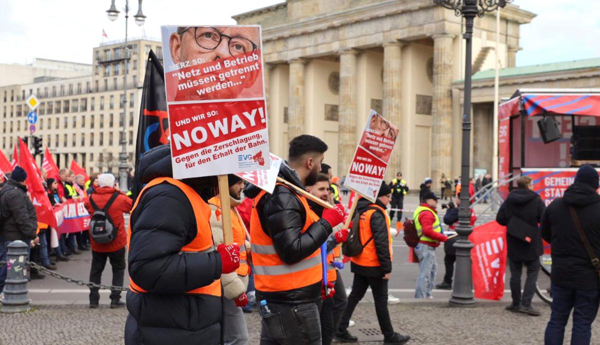 090202 TRDB - Einigung in Rekordzeit - DB AG, EVG, Sanierungskonzept, Tarifrunde Deutsche Bahn - Wirtschaft & Soziales