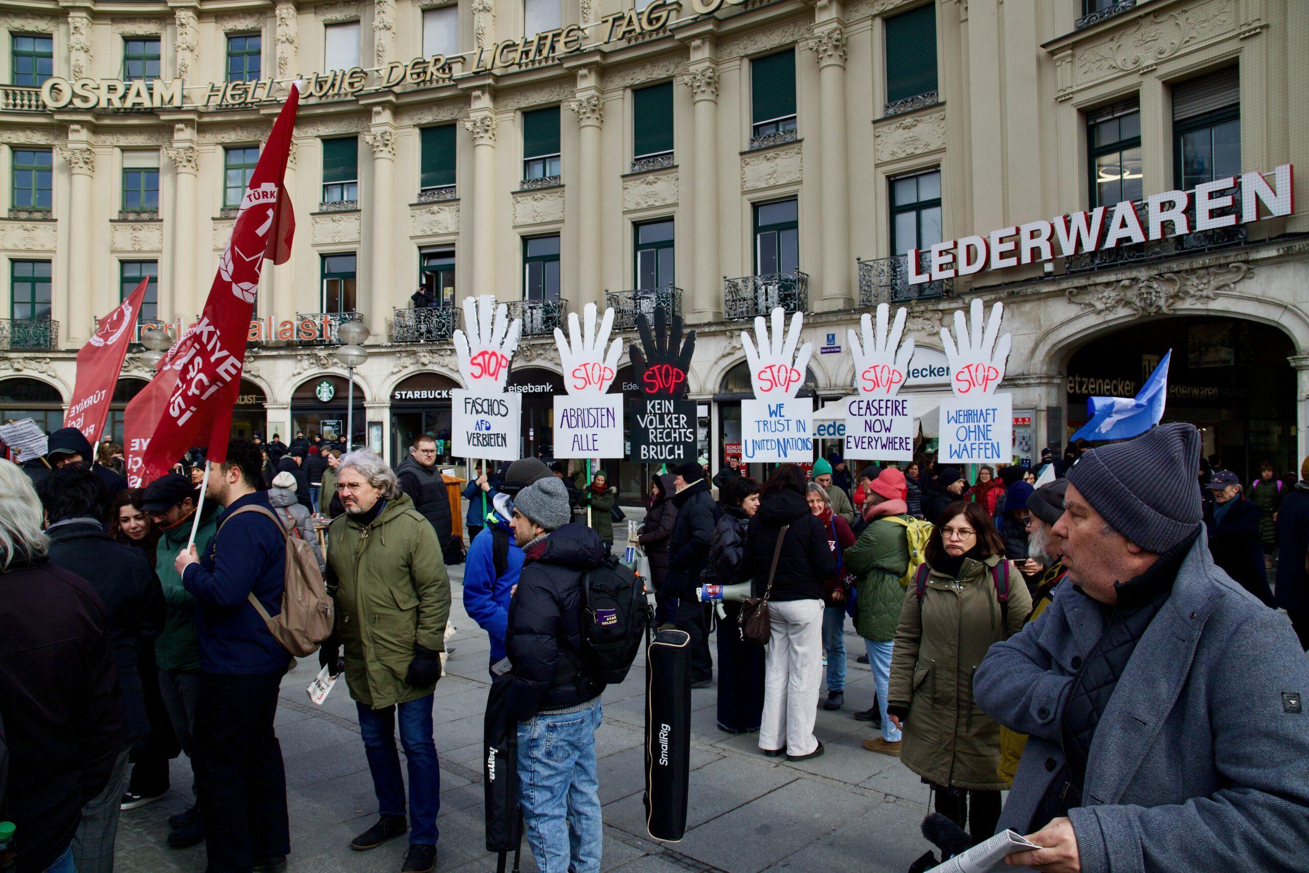 anti siko demo 2025 54329790205 o scaled - Friedensfähig statt NATO - Aktionsbündnis gegen die NATO-Sicherheitskonferenz, Amir Ali, Gönül Tolay, Lühr Henken, Mark Ellmann, München, Rihm Hamdan - Blog, Politik