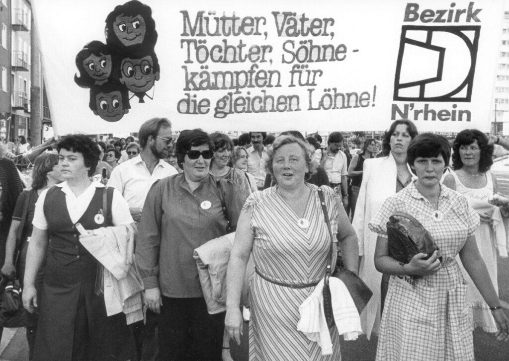 101301b - 29 starke Frauen – den „Unken“ zum Trotz - Equal Pay Day, Frauenarbeit, Gleichberechtigung, Heinze‘-Frauen, IG Druck und Papier, Prozess - Hintergrund