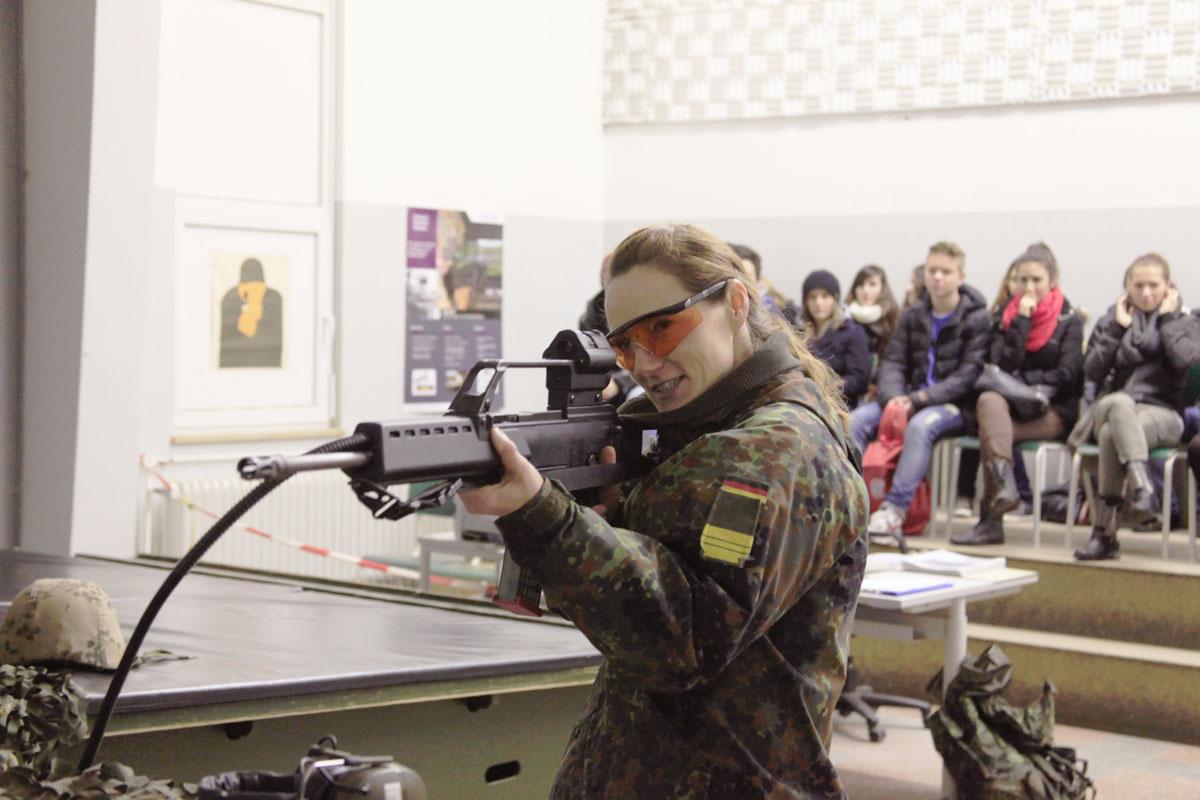 110402 Hessen - Wenn Bayern Schule macht - Bayern, Bundeswehrgesetz, Hessen, Militarisierung - Politik