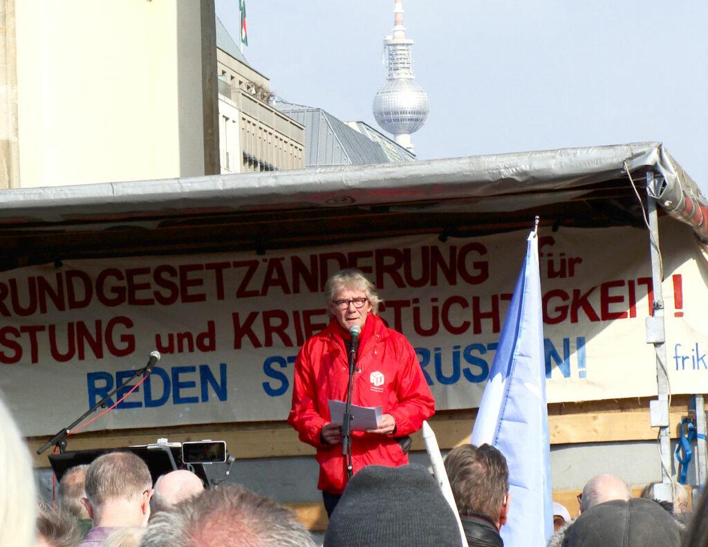 DSC02878 web - Der Sozialstaat wird nicht von außen bedroht - Friedenskoordination Berlin, IG Bau, Kriegsvorbereitungen, Sozialstaat - Blog